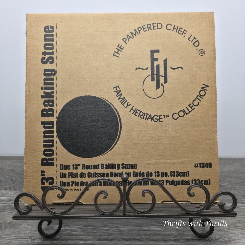 New - The Pampered Chef #1340 - 13" Round Baking Stone - Family Heritage